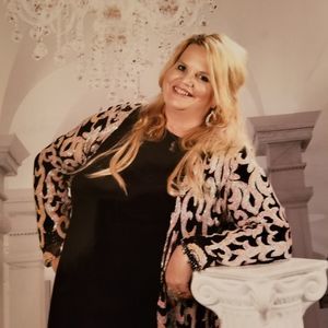 Meet your Posher, Leeann